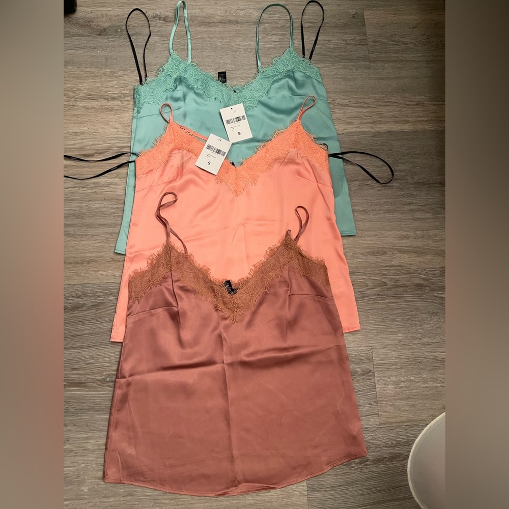 NWT 3 FOREVER 21  LACE SATIN CAMI TOPS S